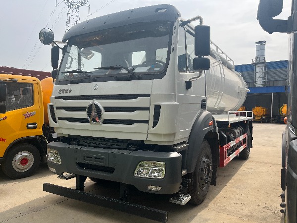 BEIBEN Vacuum Sewage Suction Truck