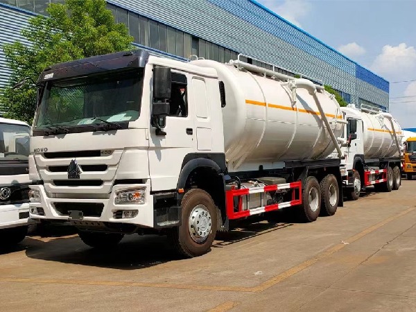 HOWO Vacuum Fecal Suction Truck